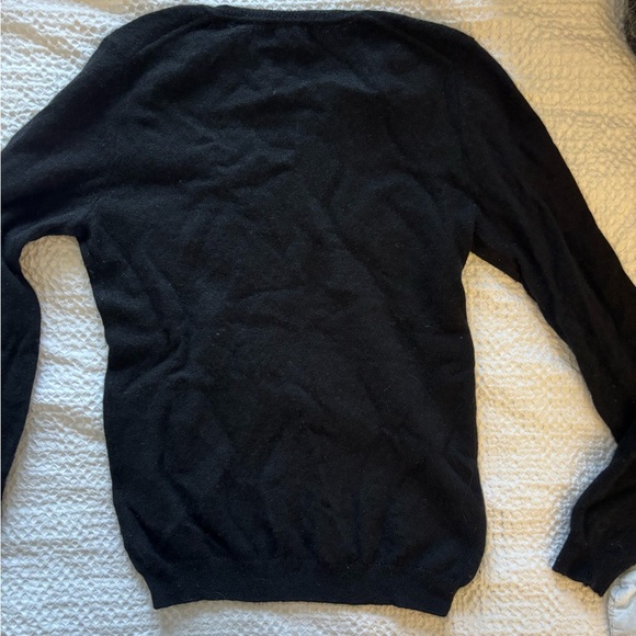 Black V-Neck Cashmere Sweater - Picture 2 of 4